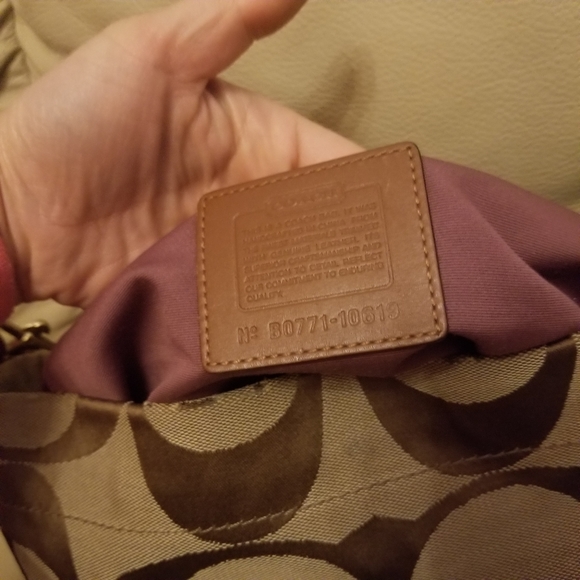 Coach Carly Signature Hobo Handbag Purse 10619 Exc - Picture 7 of 15